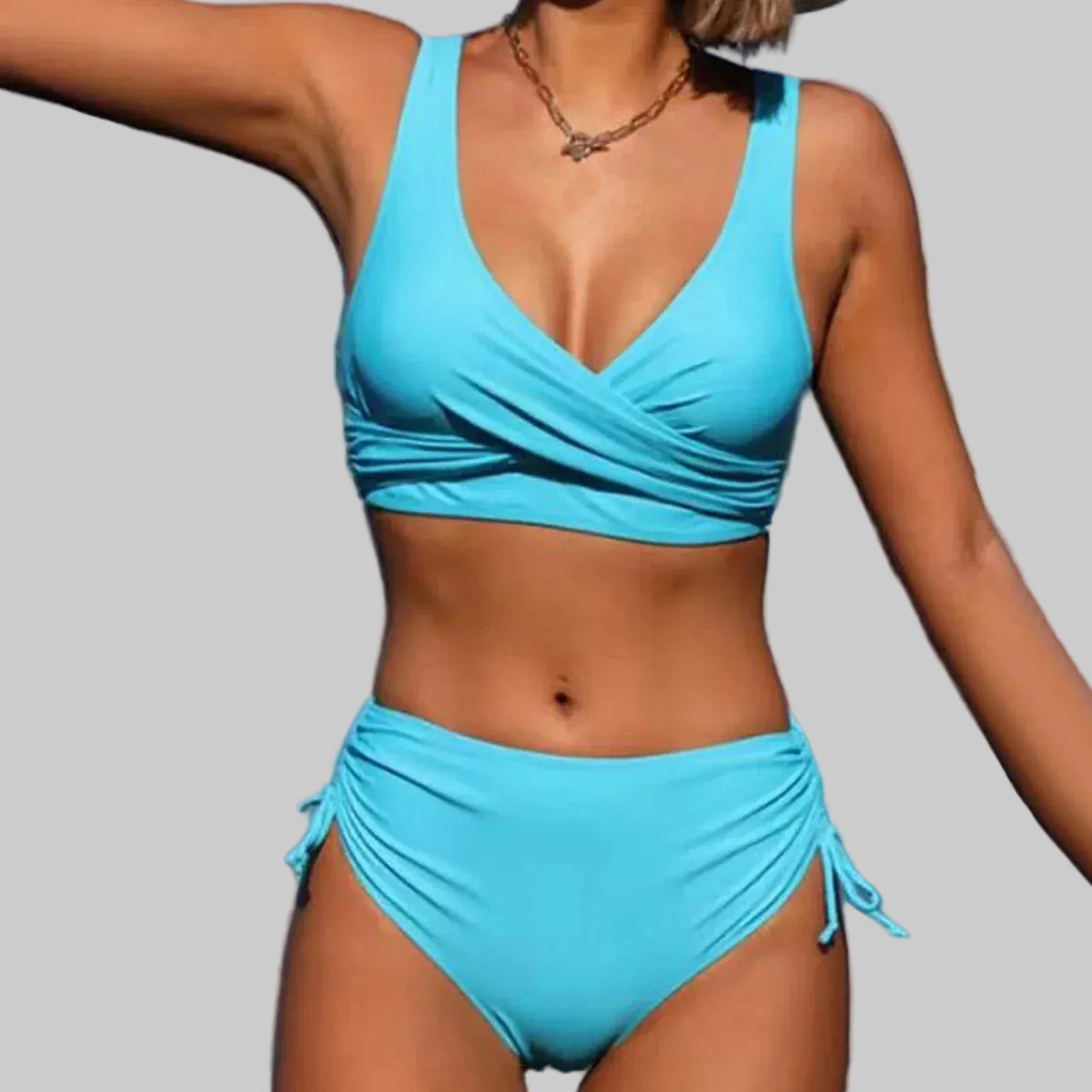 Sarena | Il tuo bikini modellante per l'addome con un elegante scollo a V